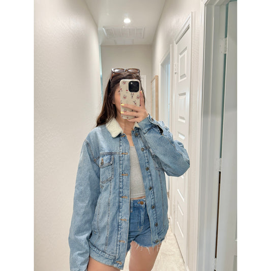 Dravus lightwash oversized sherpa denim jacket - size large